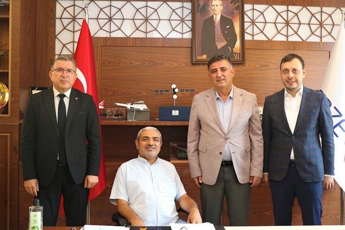 eyupozsoymv's tweet image. TOKKON Başkanımız ile birlikte @GtuEduTr Rektörü olarak atanan hemşehrimiz Prof. Dr. Hacı Ali Mantar Beyi ziyaret ederek, hayırlı olsun dileklerimizi ilettik.

Misafirperverlikleri için kendilerine teşekkür ediyorum. 

#YüzYüze100Gün