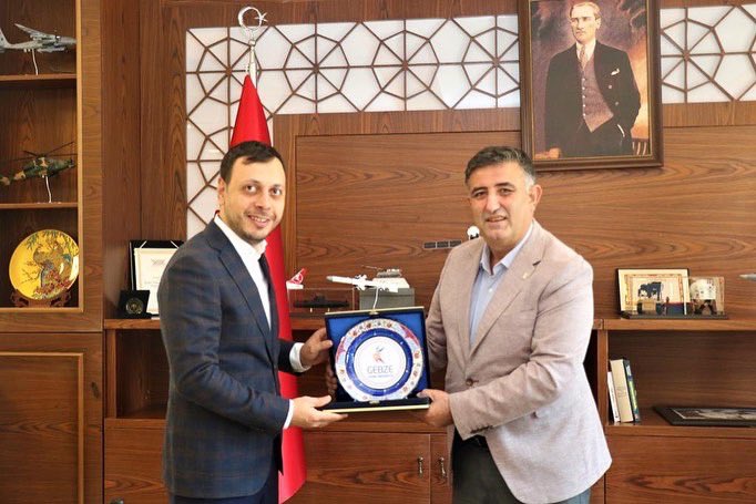 eyupozsoymv's tweet image. TOKKON Başkanımız ile birlikte @GtuEduTr Rektörü olarak atanan hemşehrimiz Prof. Dr. Hacı Ali Mantar Beyi ziyaret ederek, hayırlı olsun dileklerimizi ilettik.

Misafirperverlikleri için kendilerine teşekkür ediyorum. 

#YüzYüze100Gün