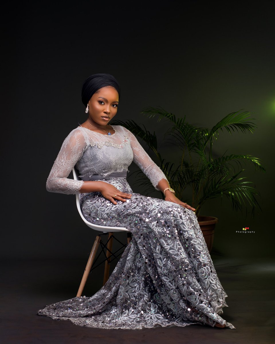 itz_moyosore's tweet photo. It’s my birthday today !!!!💃💃💃💃 https://t.co/cCwZJz5BuY