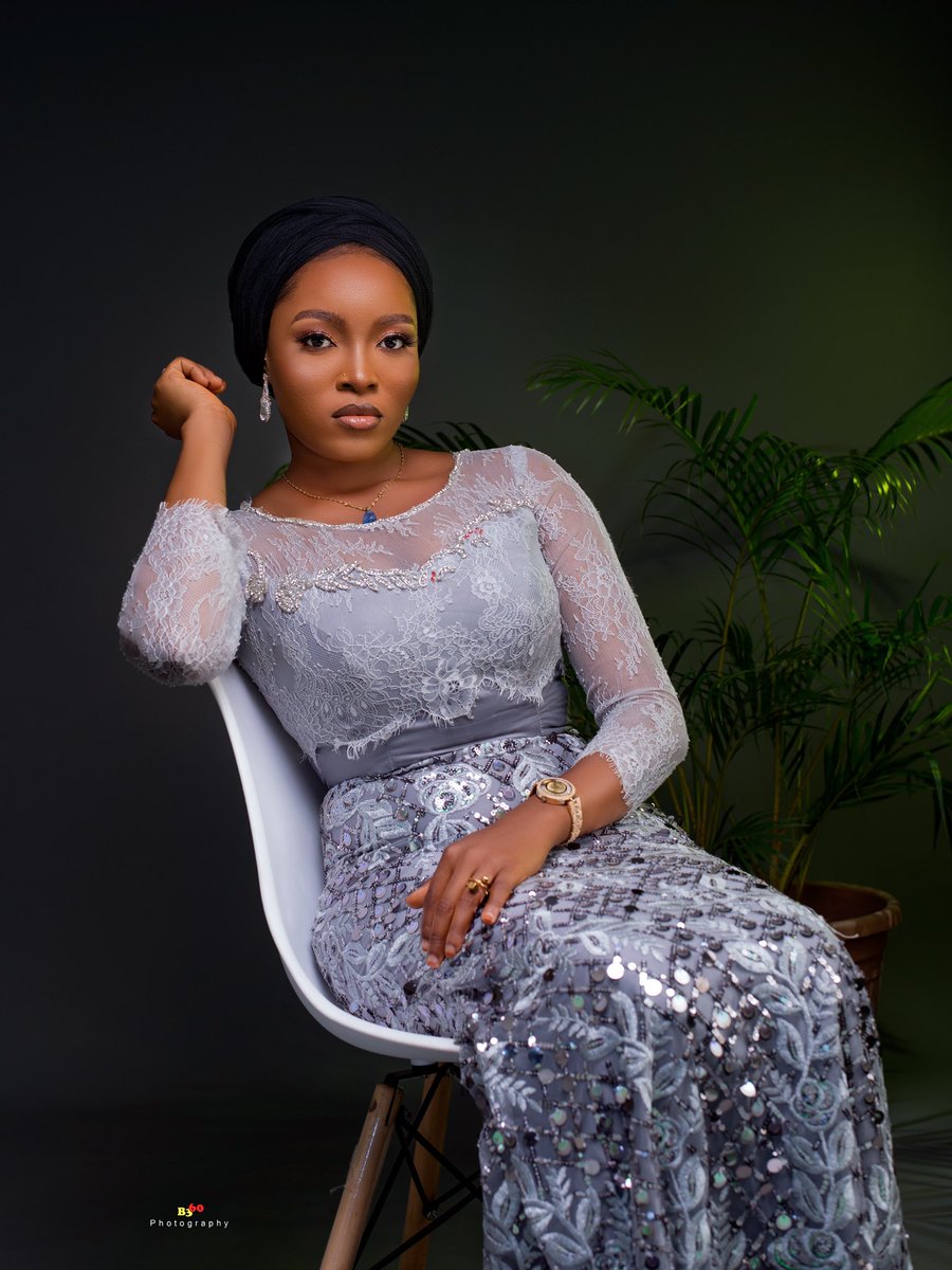 itz_moyosore's tweet photo. It’s my birthday today !!!!💃💃💃💃 https://t.co/cCwZJz5BuY
