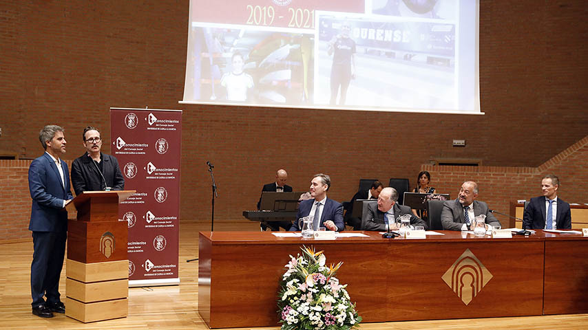 Universidad de Castilla-La Mancha (@uclm_es) on Twitter photo El <a href="/CSocialUCLM/">Consejo Social UCLM</a> entregó los premios “Reconocimientos” 2019 y 2021 al exrector Ernesto Martínez Ataz y a los antiguos alumnos Joaquín Reyes y Ernesto Sevilla, entre otros representantes de la <a href="/uclm_es/">Universidad de Castilla-La Mancha</a> y de la sociedad
(Fotos: Luis Vizcaíno/<a href="/LaManchaPress/">La Mancha Press</a>)
uclm.es/noticias/notic… El <a href="/CSocialUCLM/">Consejo Social UCLM</a> entregó los premios “Reconocimientos” 2019 y 2021 al exrector Ernesto Martínez Ataz y a los antiguos alumnos Joaquín Reyes y Ernesto Sevilla, entre otros representantes de la <a href="/uclm_es/">Universidad de Castilla-La Mancha</a> y de la sociedad
(Fotos: Luis Vizcaíno/<a href="/LaManchaPress/">La Mancha Press</a>)
uclm.es/noticias/notic…