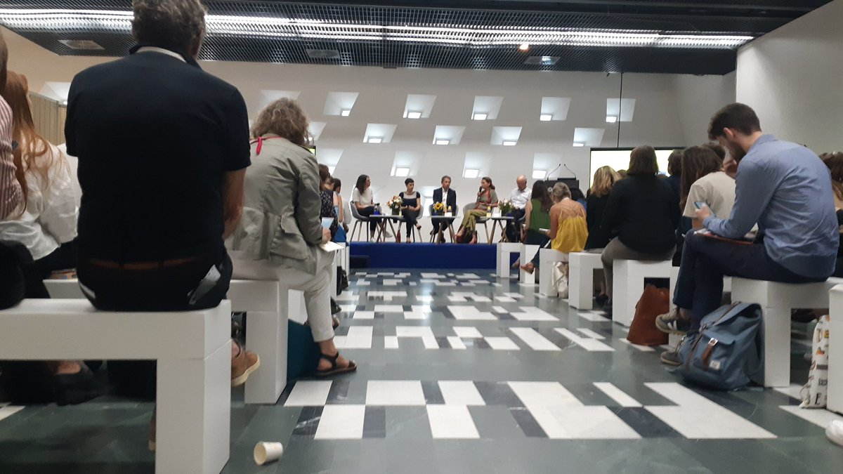 BBrenG's tweet photo. "Renoncer, c'est se transformer, pour le bien commun et le mieux commun." @AHorelPages 
"Il faut savoir faire la distinction entre ce qui est utile et ce qui est essentiel." @FBonnifet @PRODURABLE https://t.co/OfmgtXchgz