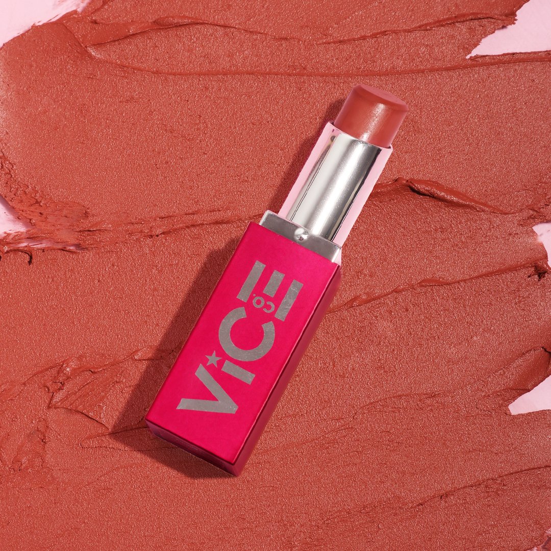 vicecosmeticsph's tweet photo. Perfect for brunch dates, nights out, and for yew! Our Matte For All #FlexiMatte Lipsticks are great ๐๐ป for any ganaps!
Available online and in-stores. ๐ in bio to shop! ๐
#ViceCosmetics
#GandaForAll https://t.co/7P9ae6qOXU