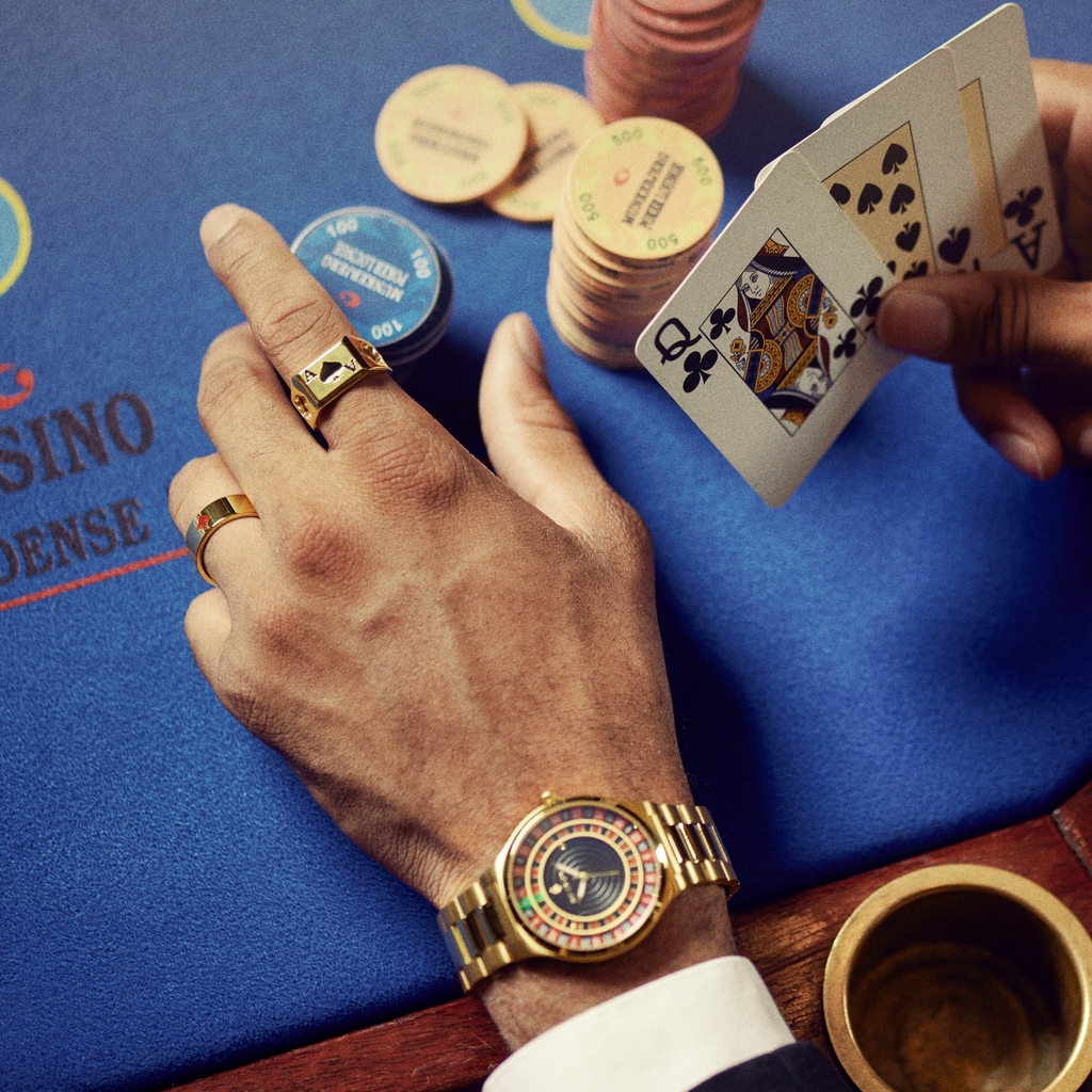All in 😏
The Ace collection features a roulette-themed watch with a 3D dial containing a moving steel ball. Pair it with a matching Ace signet ring for the ultimate high-rolling look 😎

Shop the collection here: trnd.hm/ace-collection