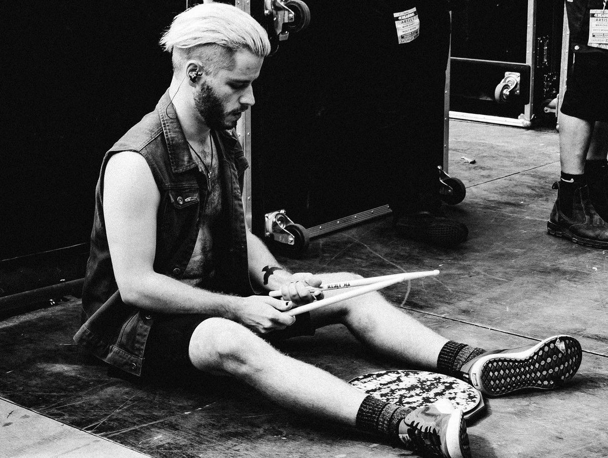 MapexDrums's tweet image. What’s YOUR pre-gig warmup routine?
Adam Breeze – “singles and doubles and take it slow!”  - 10 minutes before mainstage at Reading Festival with Wargasm.
Pics by @jesssierosee

#mapexartist #mapexfamily #practisemore #playmore