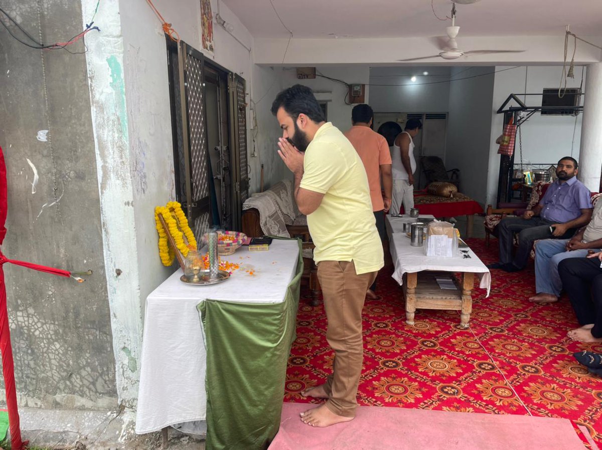 आज सतना में कांग्रेस के वरिष्ठ नेता श्री सुधीर सिंह तोमर जी के चाचा जी के निधन पर निवास पहुँच श्रद्धांजलि अर्पित कर शोक व्यक्त किया.…