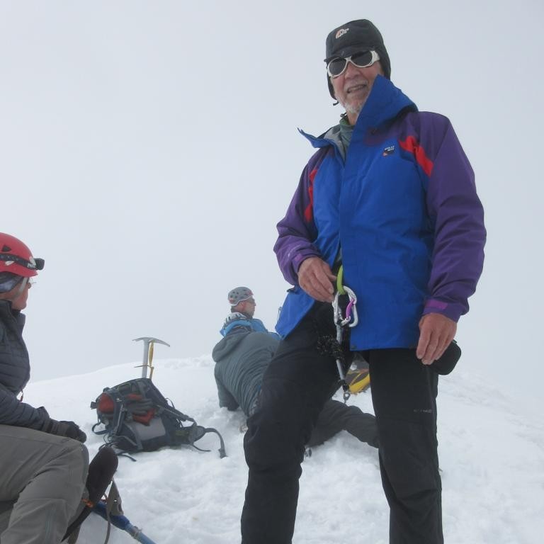 sprayway_UK's tweet photo. From the Peak District to the Karakorum! Here's Ron at 20,000 feet on the summit of Khosar Gang in the Karakorum mountain range in Northern Pakistan. Where have you worn your Torridon? Tag your photos with #Sprayway to be featured!

#sprayway #torridon #karakorum #mountaineering https://t.co/1aYmpGczz9
