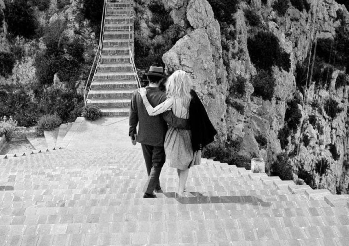 brigitte_bardot's tweet photo. Et #Godard créa le Mépris et c’est à bout de souffle qu’il a rejoint le firmament des derniers grands créateurs d’étoiles... https://t.co/Z9k6WeWKd0