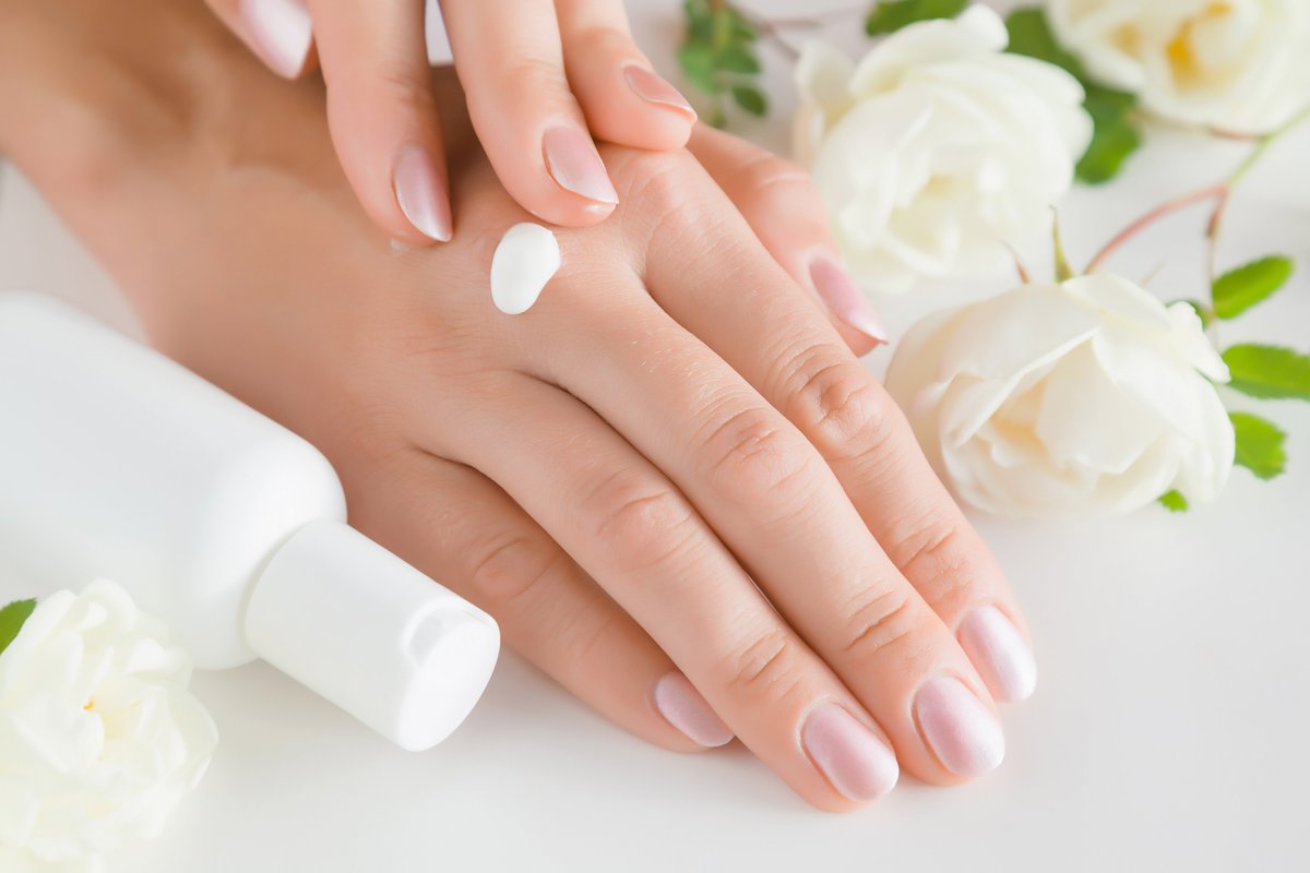 SasolSA's tweet photo. #SasolChemicals | Prevent damaged nails and stressed hands with this lightly structured lotion, based on selected Sasol emollients and an oil-in-water emulsifier. View our formulation here:
https://t.co/sMzIHfrukY
#COSMACOL
#PersonalCare https://t.co/qVrZz2AwB8