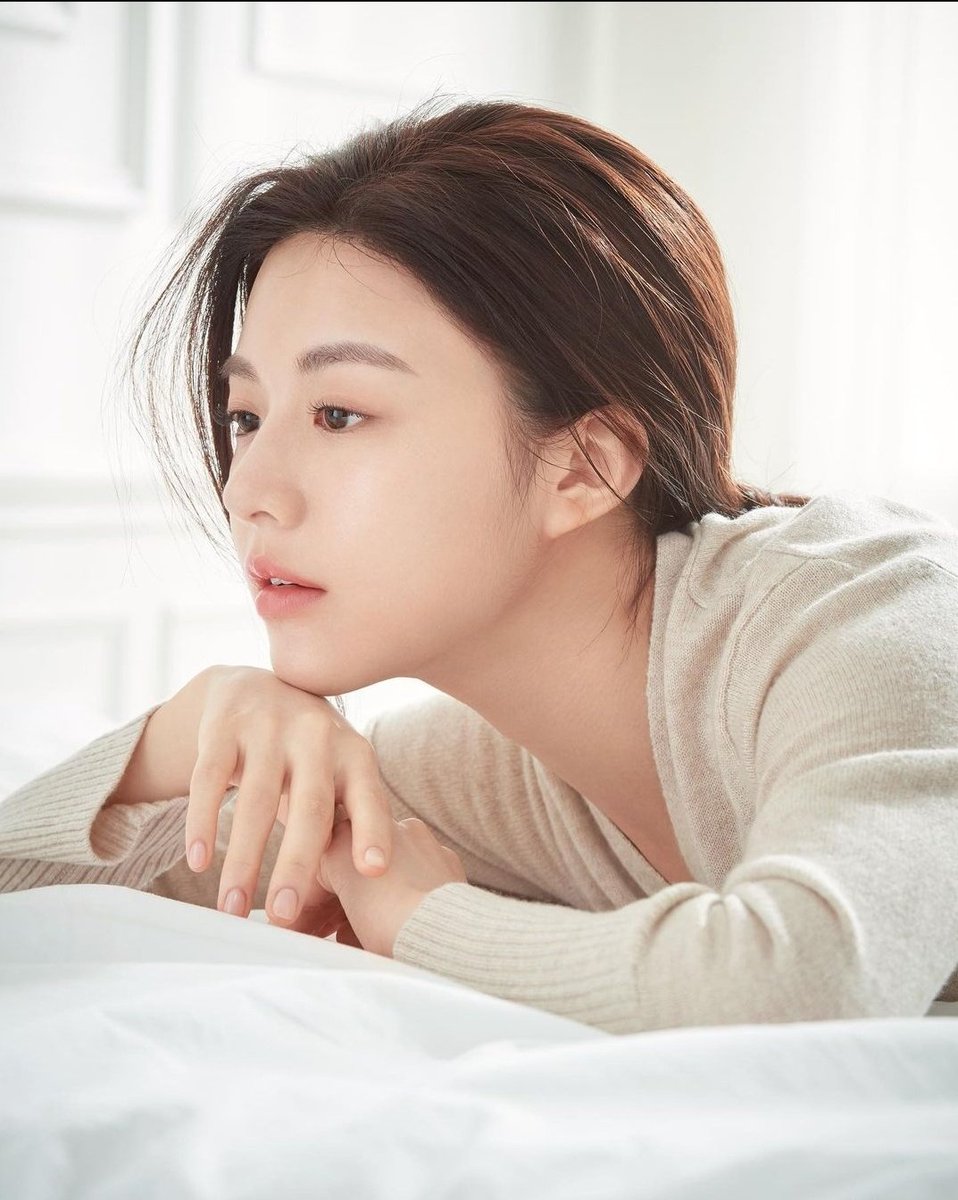 Sahamongkolfilm's tweet photo. ความสวยของ #โกยุนจอง จะสะกดคุณเอาไว้
แต่การแสดงสุดคุณภาพจะทำให้เธอเปล่งประกายยิ่งขึ้น✨

พบการแสดงสุดยอดเยี่ยมของเธอบนจอภาพยนตร์ครั้งแรก
ใน #HuntMovie #ล่าคนปลอมคน วันนี้ ในโรงภาพยนตร์ https://t.co/CbWs5eTJlM