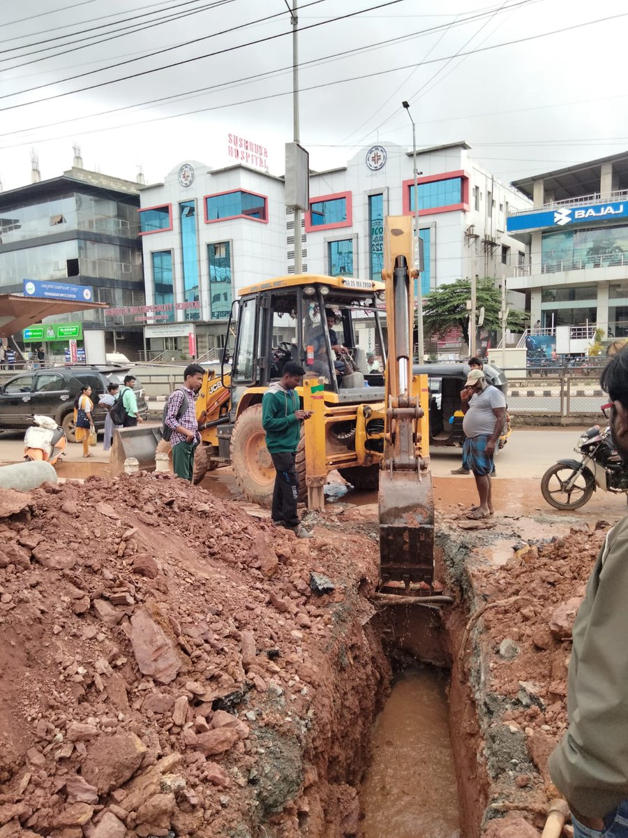 HdmcHubliDwd's tweet photo. ಹುಬ್ಬಳ್ಳಿ-ಧಾರವಾಡ ಮಹಾನಗರಪಾಲಿಕೆಯಿಂದ ಜಕರಡ್ಡಿ ಆಸ್ಪತ್ರೆ ರಸ್ತೆ ಯುಜಿಡಿ ಕಾಮಗಾರಿ ಪ್ರಗತಿಯಲ್ಲಿದೆ.
#citycompost
#wastetocompost
#swachhsurvekshan2023
#Swachhbharatmission
#PMIndia
#CleanCityDreamCity
#SwachhBharatMissionUrban
#SBMurban
#humanmatrixsecurite
#SwachhSuevrkshan2023HubliDharwad https://t.co/SCFjJG3Qzq