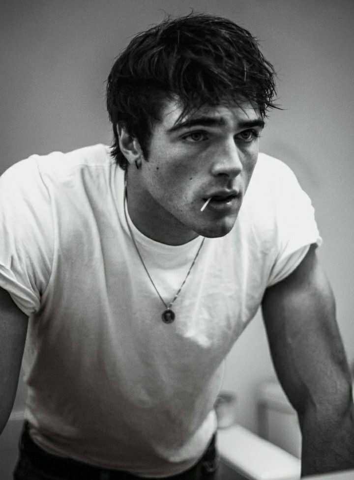 🚨 Jacob Elordi interpretará a Elvis Presley en la nueva película "Priscilla" dirigida por Sofía Coppola y protagonizada por Cailee Spaeny.
Estará basada en las memorias de 
Priscilla Beaulieu Presley en su libro "Elvis and Me" 🚨