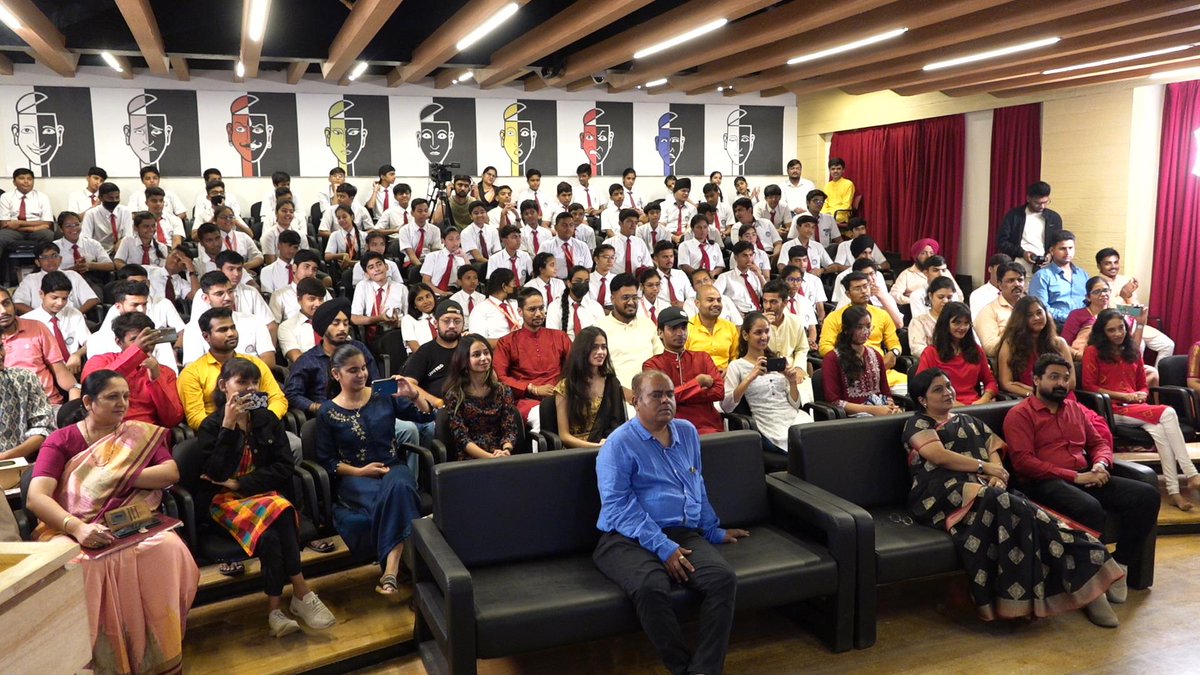 ipsacademy_IN's tweet photo. Indore Public School & School Of Performing Arts, IPS Academy in collaboration with #SPIC #MACAY conducted a program of Padma Shree Pt. Vijay Ghate ji, well known Tabla Player & Famous Flute Artist Pt. Rakesh Chourasia ji, Sangeet Natak Academy Award winner on 6th Sep 2022 https://t.co/NWuc07AL4m