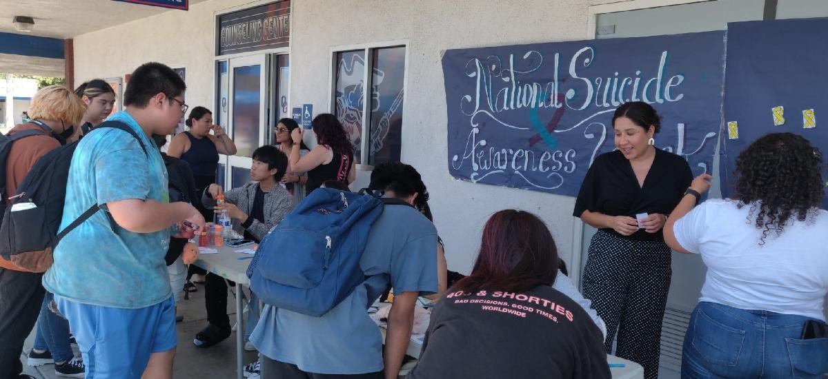 EUHSD's tweet image. Last week, @OrangeGlen social workers and counselors hosted lunch events all week alongside leaders from the Bring Change to Mind club to bring awareness to suicide prevention and mental health. The events provided students opportunities to share information with their classmates