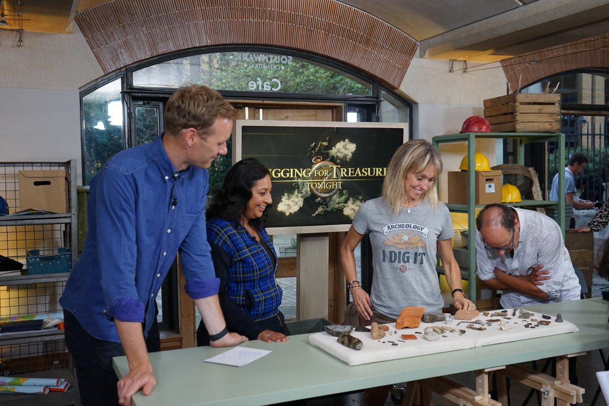dfttc5's tweet photo. 🚨 The final episode of Digging For Treasure goes live in 30 minutes! 🚨 Tune in at 9pm 📺 #DFTTC5 #mudlarking #mudlarkers #London @mrdanwalker @Raksha_Digs @michaelastracha @channel5_tv https://t.co/zfbAtXPQeC