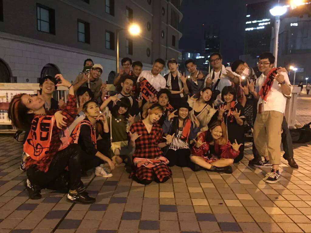 korohisahisa's tweet photo. 既に1日過ぎたけど、9.13は7年前自分が最後に見れた「梅田の」SWAG CATSストリートライブでした🐱😂🎤

仕事後、このために志摩から大阪に戻り、精一杯時間引き伸ばしてくれたメンバーと仲間のおかげで、短い時間ですが見ることが出来ました👏
弾丸帰阪でしたが忘れられない思い出です😭
#SWAGCATS https://t.co/ZLIMB2ovY4