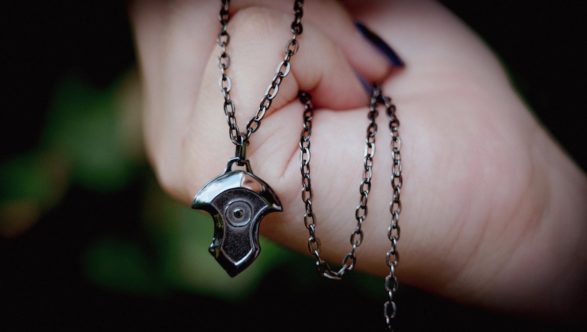 김루나 on Twitter "RT xiv_GSM 🖤 a locket in gunmetal black, like my