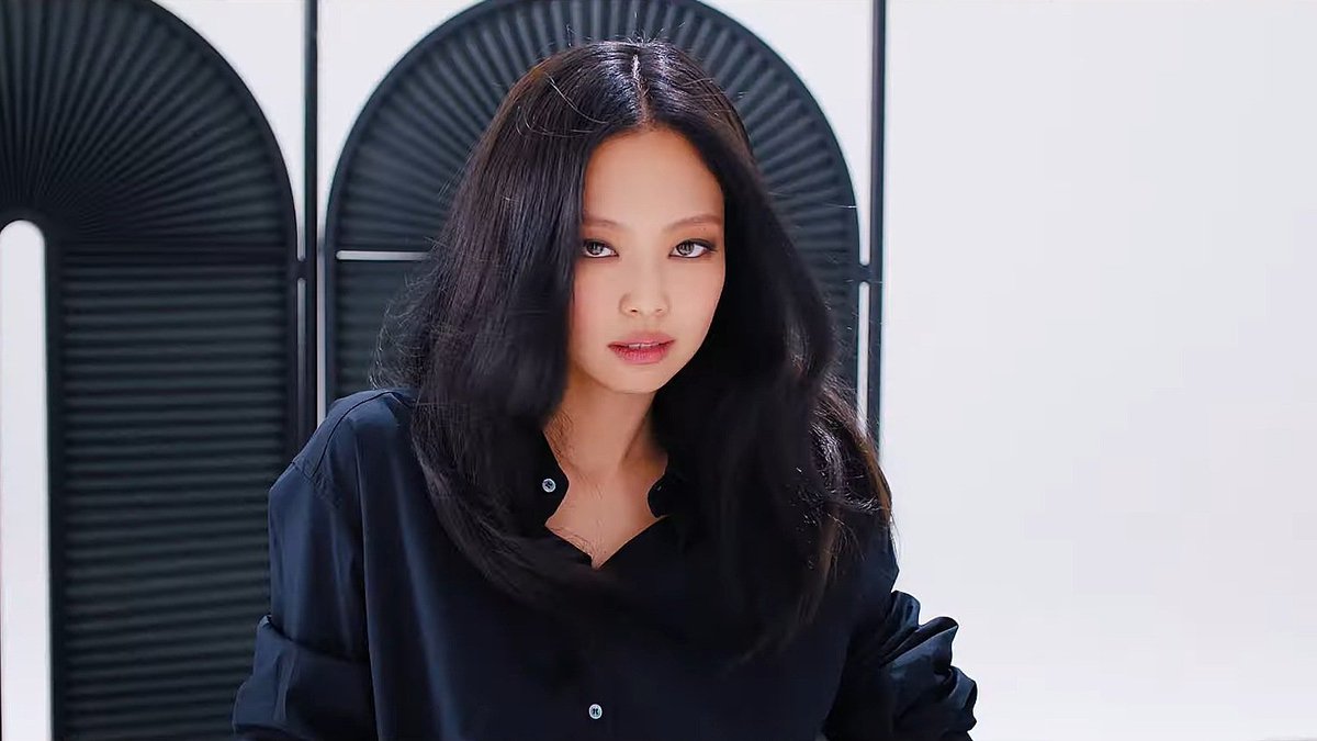 cyanblink's tweet photo. BLACKPINK IS COMING. SHUT DOWN AND BORN PINK OUT THIS FRIDAY. https://t.co/k7iJnczIAv