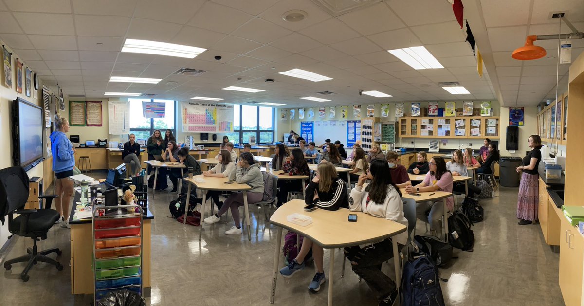 Great turnout for our first <a href="/MHSEdRising/">MHSEducatorsRising</a> meeting of the year. Excited to start planning for the year! #futureeducators #MontourProud <a href="/EducatorsRising/">Educators Rising</a>