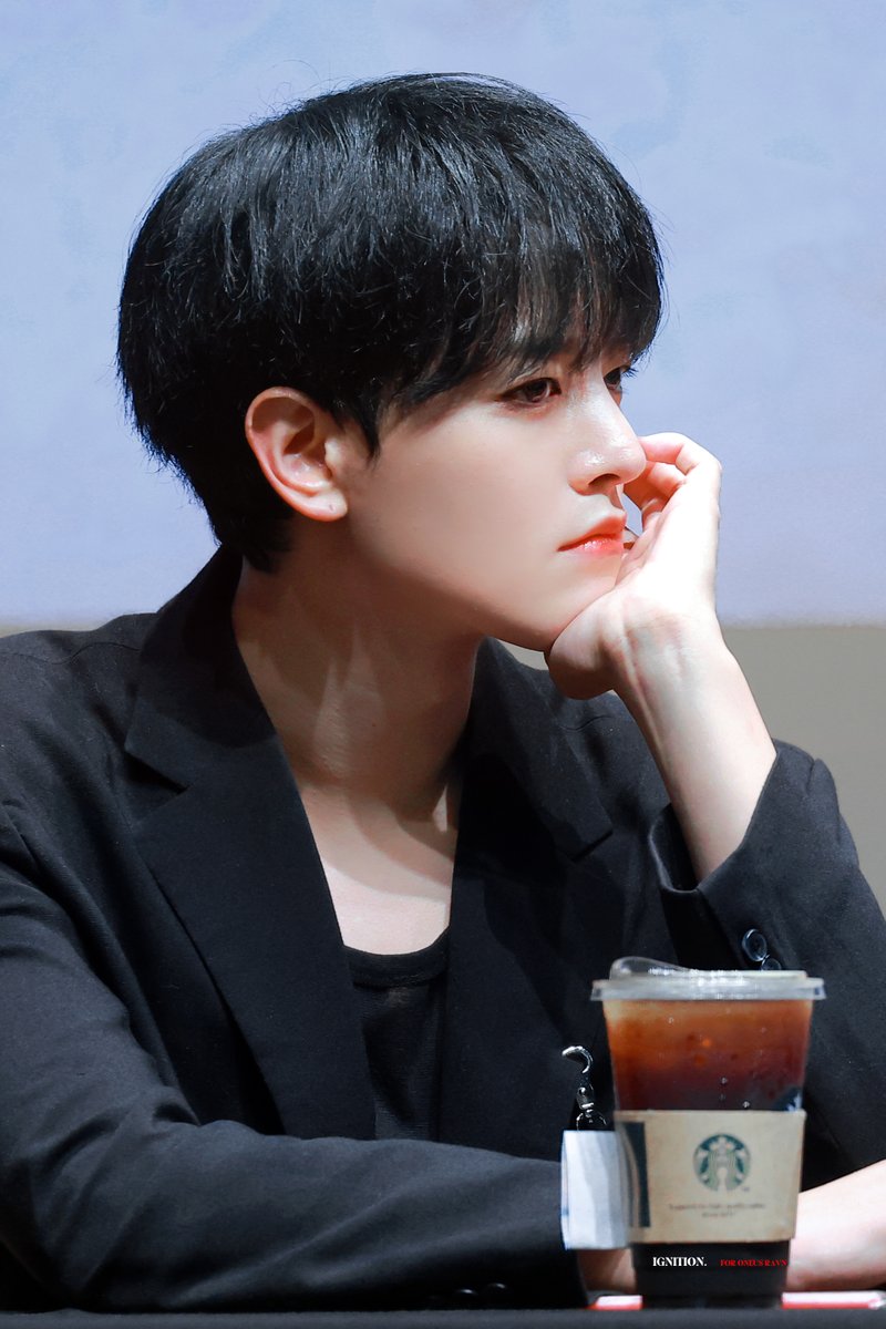 ignition0902's tweet photo. 220908
1위 축하해❤️‍🔥잘자
#레이븐 #RAVN 
#김영조 #영조 #원어스 #ONEUS 
#レイブン #ヨンジョ
#RVSCENT https://t.co/CKBeJjizVV