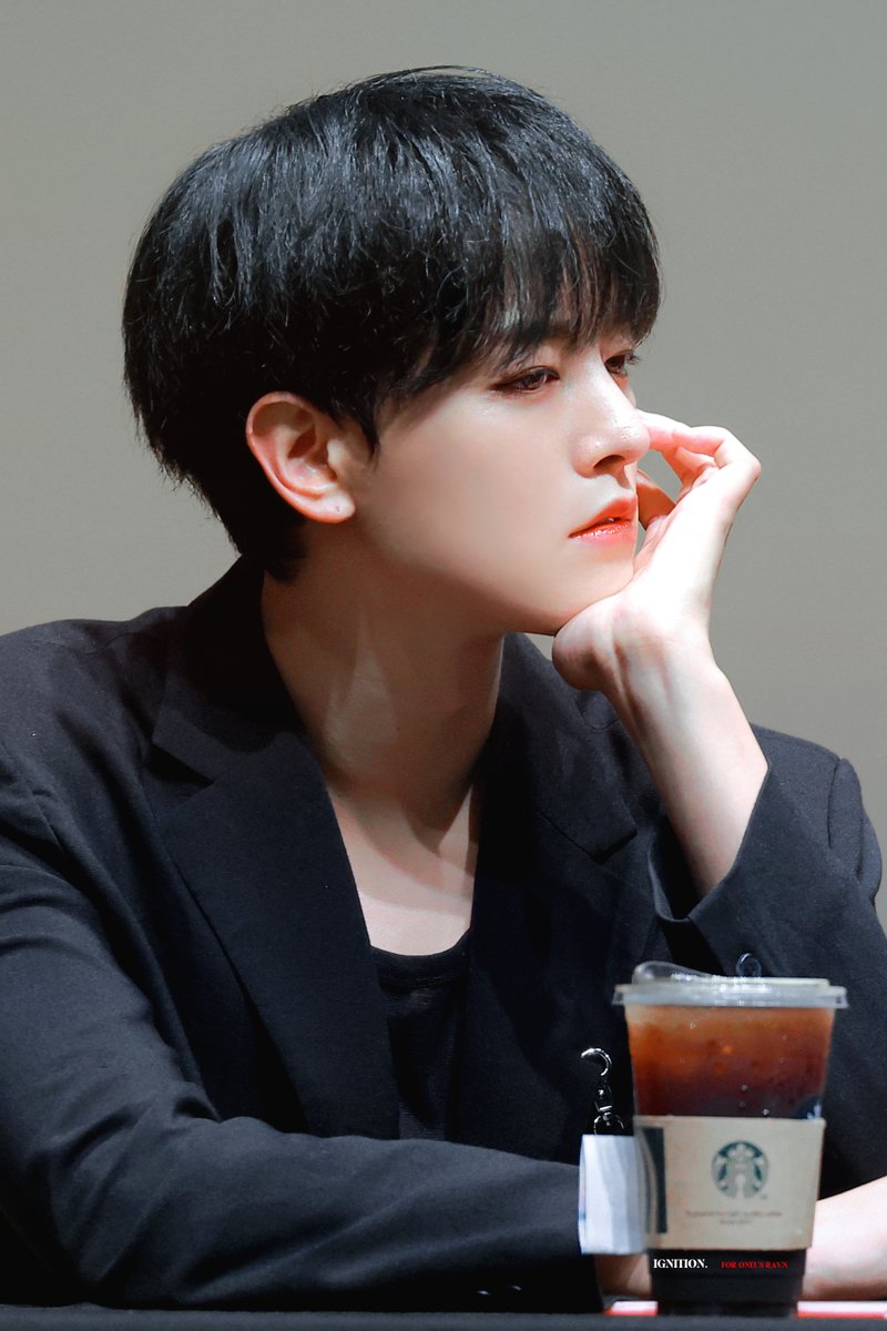 ignition0902's tweet photo. 220908
1위 축하해❤️‍🔥잘자
#레이븐 #RAVN 
#김영조 #영조 #원어스 #ONEUS 
#レイブン #ヨンジョ
#RVSCENT https://t.co/CKBeJjizVV