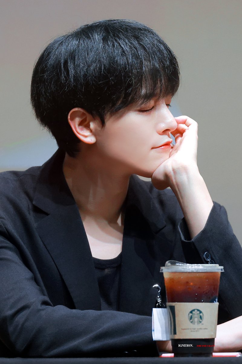 ignition0902's tweet photo. 220908
1위 축하해❤️‍🔥잘자
#레이븐 #RAVN 
#김영조 #영조 #원어스 #ONEUS 
#レイブン #ヨンジョ
#RVSCENT https://t.co/CKBeJjizVV