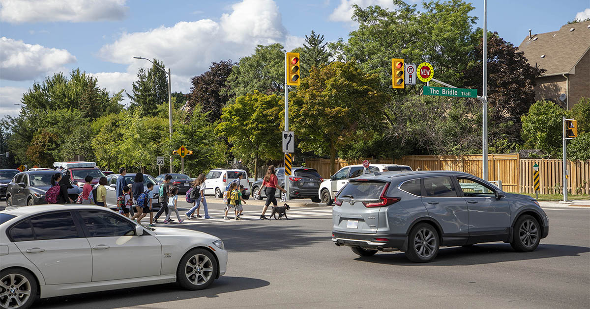 YorkRegionGovt's tweet photo. Motorists: Please DRIVE WITH CARE at Kennedy Road &amp; The Bridle Trail in @cityofmarkham. New changes are now in effect such as no right turn on the red light signal and additional crossing time for pedestrians. There is now enhanced @YRP presence in the area. @YRDSB https://t.co/OMVnbQkz2m