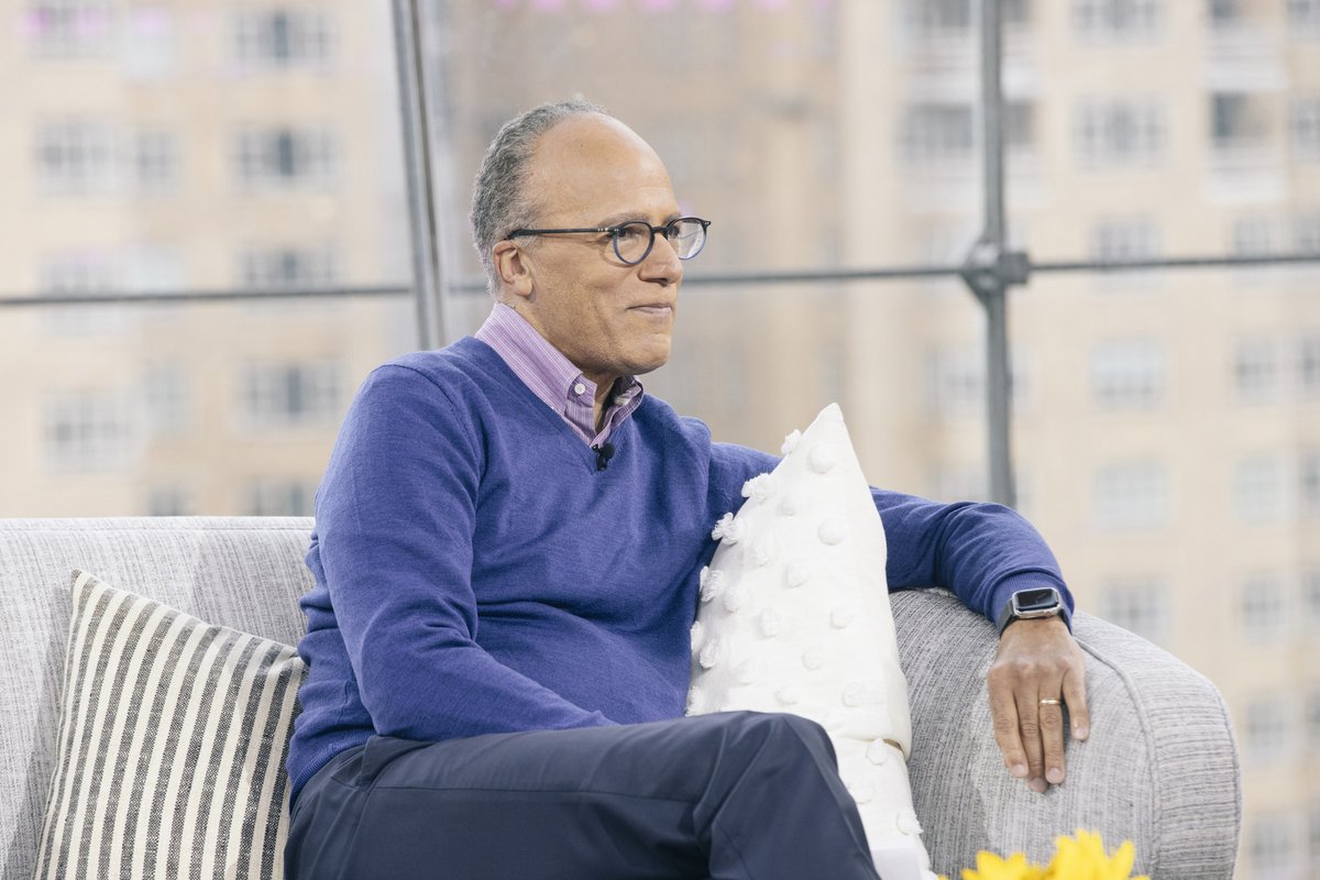 NBCNightlyNews's tweet image. TODAY: @LesterHoltNBC stops by @kellyclarksontv for NYC Premiere Week!

Tune in to your local NBC station to watch.