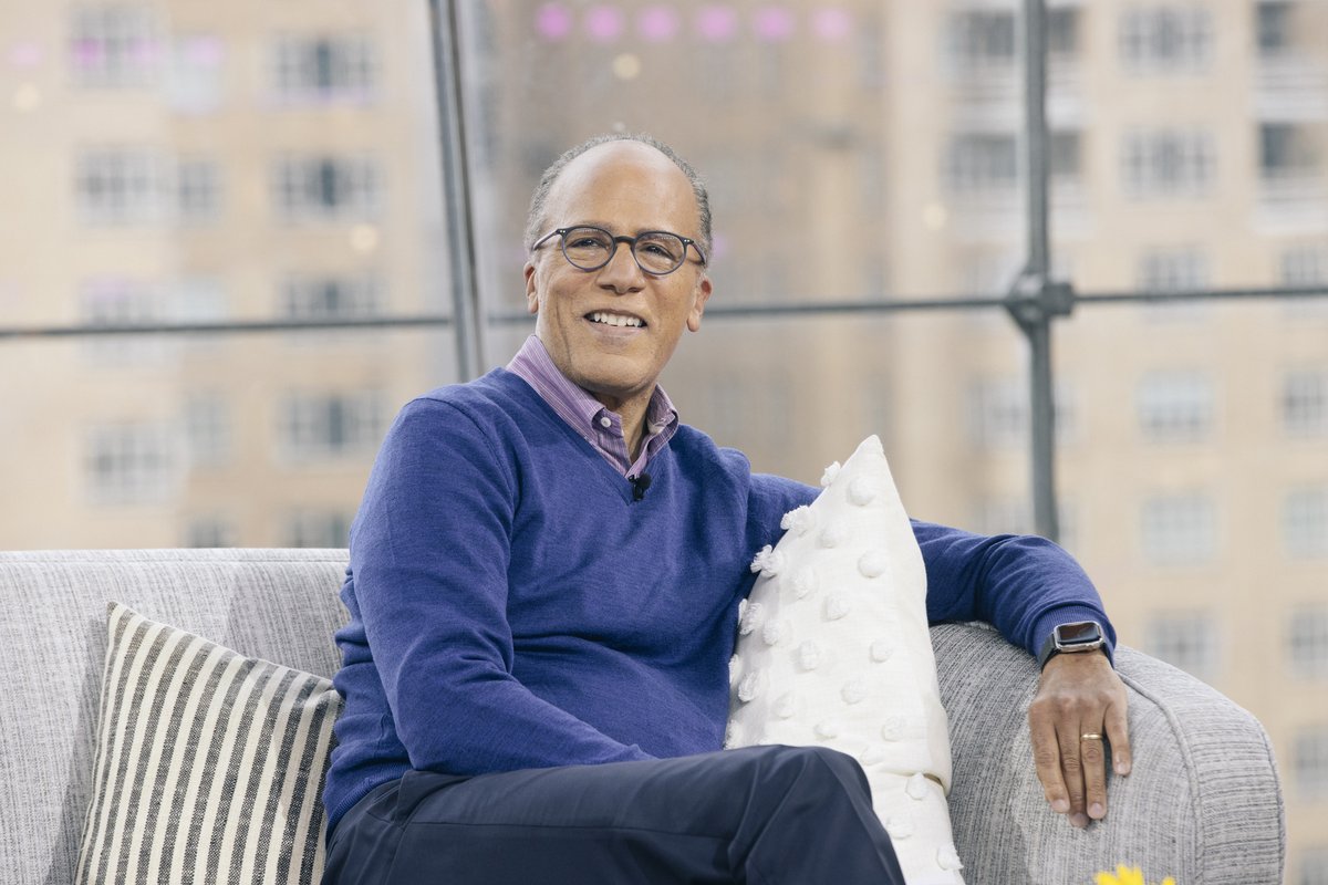 TODAY: @LesterHoltNBC stops by @kellyclarksontv for NYC Premiere Week! Tune in to your local NBC station to watch.