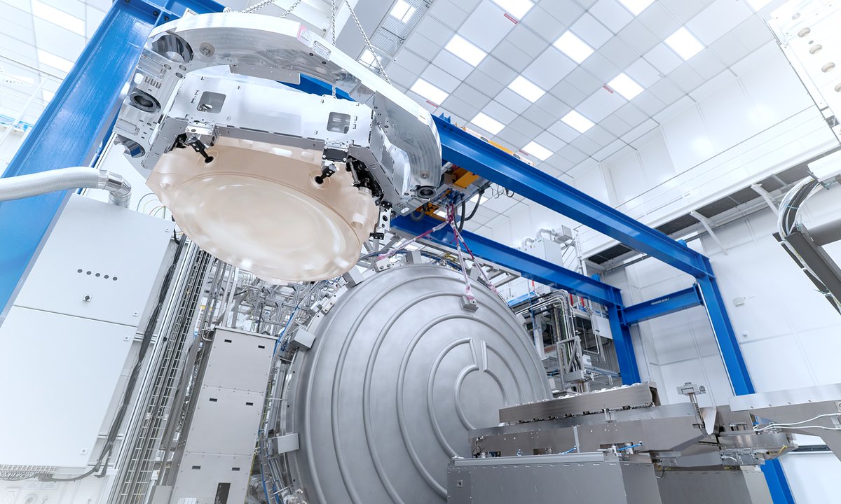 ZEISS Group on Twitter "This vacuum chamber weighs more than 7 elephants combined. 😮 Weighing
