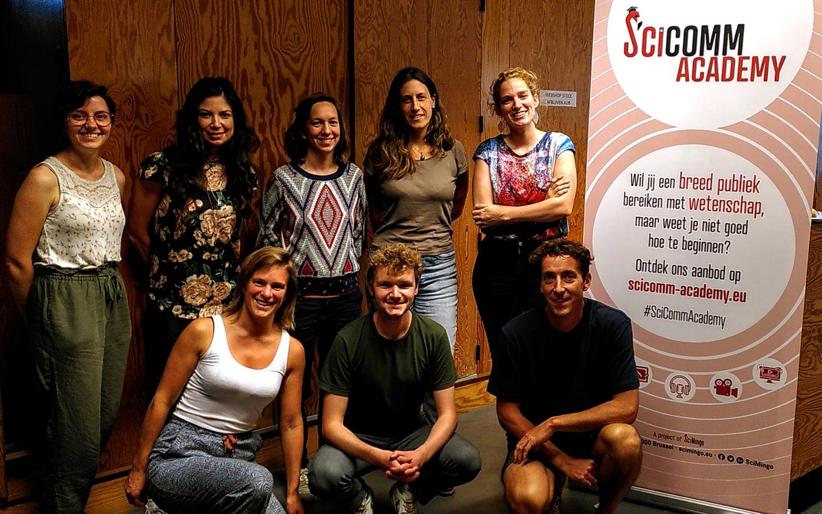 Volle concentratie op de #SciCommAcademy kick-off!  Vandaag #workshop #populairwetenschappelijk #schrijven✍️ met <a href="/kim_verhaeghe/">Kim Verhaeghe</a> en deelnemers van <a href="/ugent/">UGent</a>, <a href="/asso_kuleuven/">Associatie KU Leuven</a>, @INBOVlaanderen. Check andere trainingen: ow.ly/IPoW50KI3i9 #WeCom 
(Gezien wat er op de slide staat?)👇