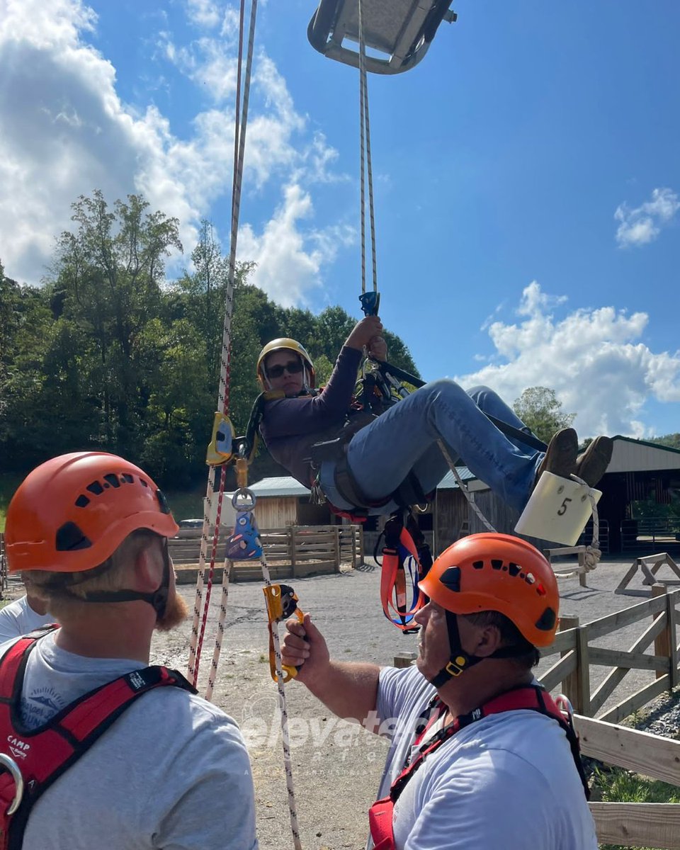 elevatedsafety's tweet photo. We're in Tennessee executing aerial rescue training with on-site rescue, maintenance and other teams at Harper Bros Mountain, on the Hawk Skylift.
#aerialrescue #rescue #rescuetraining #training #tennessee #rescueteam #workatheights #workingatheights https://t.co/PPbmVfsIvm