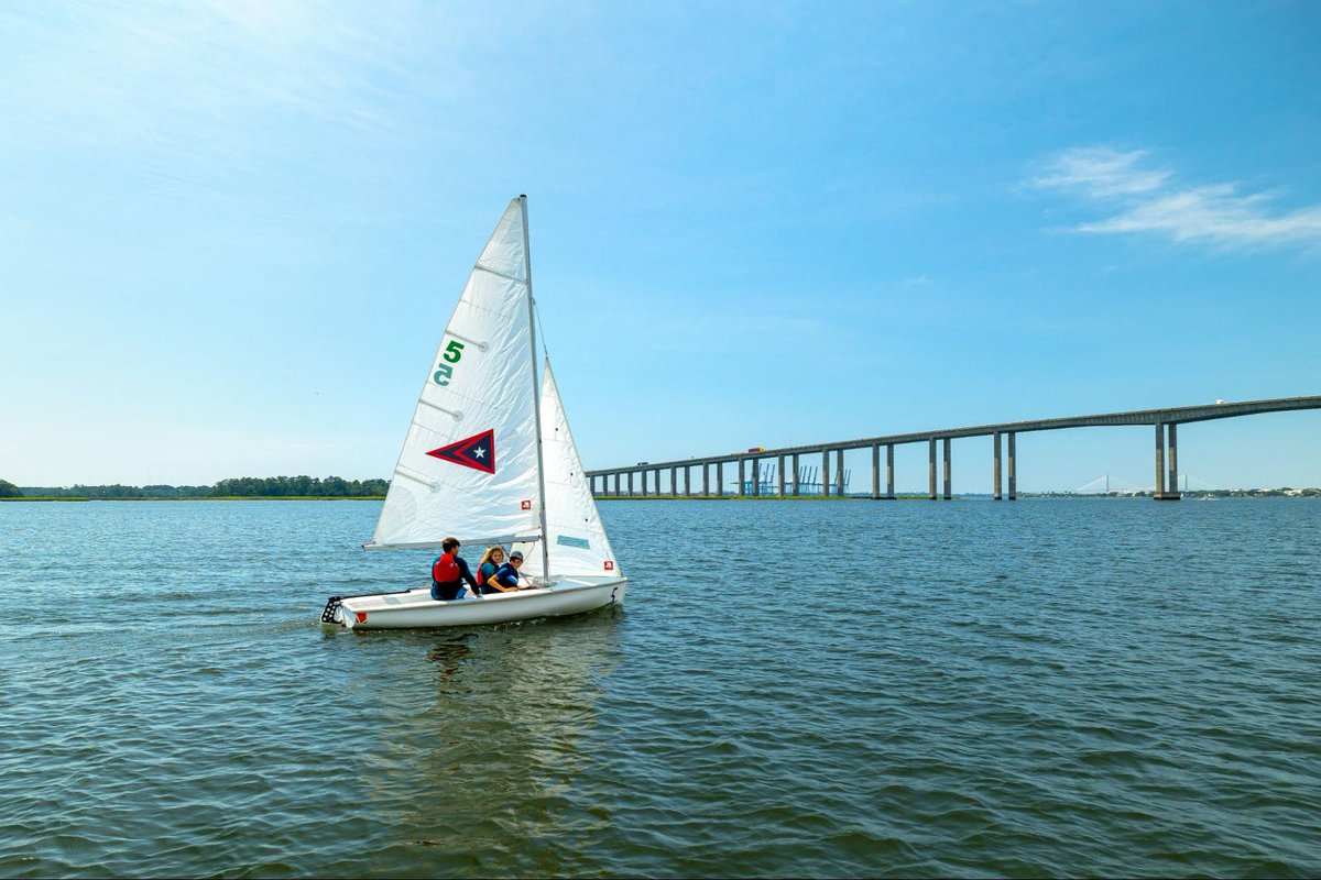 TargetMarketCHS's tweet image. Summer may technically be coming to a close, but Charlestonians know that there are still plenty of beach and boat days in our future. Shout out to the Daniel Island Yacht Club for allowing our logo work to come to life in the sun and out on the water.