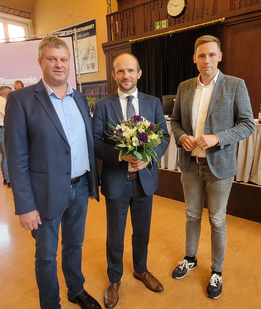 Vereidigung unseres neuen Landrats im <a href="/LK_GR/">Landkreis Görlitz</a>. Herzlichen Glückwunsch lieber <a href="/MeyerSt/">Stephan Meyer</a>. Ich freue mich auf die Zusammenarbeit! #zukunftgestalten #anpacken #oberlausitz