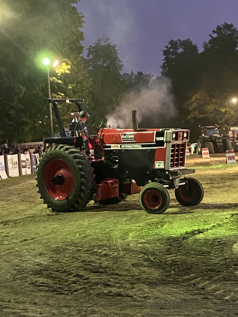 Fast Eddie Speedwear was well represented at the Uxbridge Fall Fair Tractor Pull on Friday night! 🚜🔥