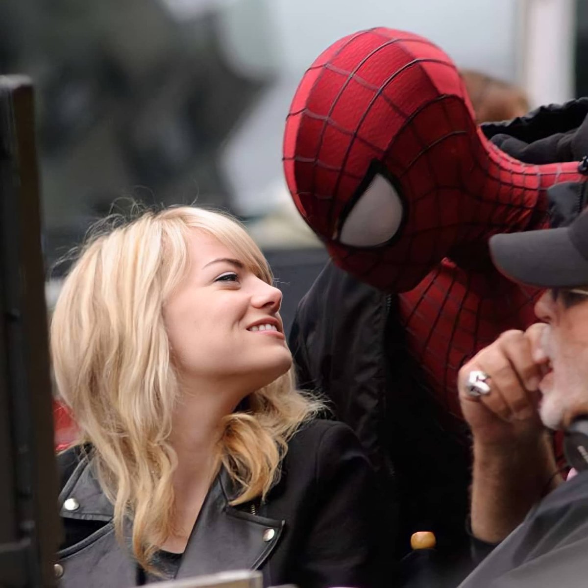 Shots_SpiderMan's tweet photo. Emma Stone and Andrew Garfield on the set of The Amazing Spider-Man 2 (2014). https://t.co/F1QbmFIYRI