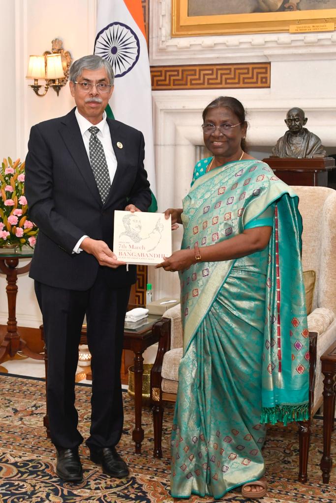 Bangladesh High Commissioner to India Mr. Muhammad Imran paid a courtesy call on the Hon'ble President of India at the Rashtrapati Bhaban today.