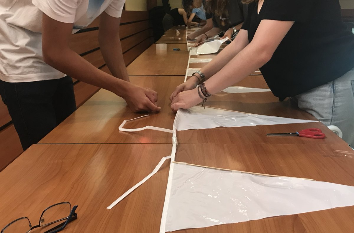 JGCniceart's tweet photo. Quand les intentions d’un projet d’élève deviennent formes. Préparation de l’installation monumentale, éphémère et collective avec les Terminales #ArtsPlastiques pour le #Centenaire de la disparition du Prince Albert 1er. @GvtMonaco @AcademieNice @CroisonnierH @igartsplastique https://t.co/iSGblf0yfO