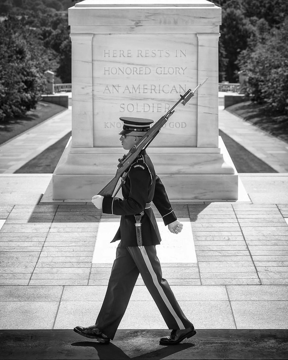 bcp_mp's tweet photo. @MarysvilleECHS @MHS_Lacrosse @MarysvilleEVSD @monarchswim @MEVSDAthletics  @OldGuardHistory @3rdInfantry @USArmy   Picture chosen as finalist by International Photography Association titled “Sentinel” PFC Adam Platt. #Class2021  #OldGuard #3rdInfantryRegiment #America #USArmy https://t.co/QuuzBKfERb