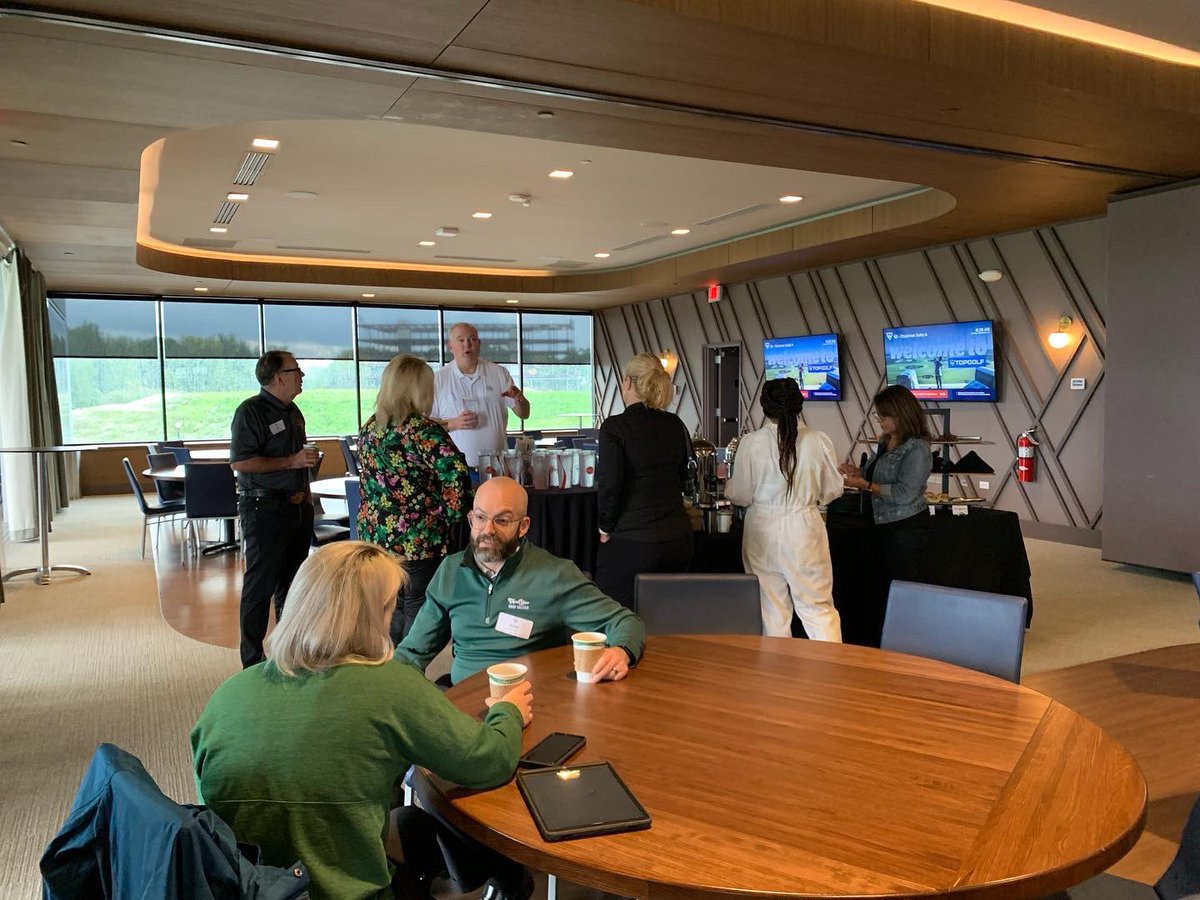 SolonChamberOH's tweet photo. Drives and Danishes! 🥐
@topgolf helped our members warm up with some coffee before they practiced their golf swings! ⛳️
Thank you to our event sponsor, NOACC, for the unforgettable networking experience!
#solonchamber #noacc #topgolf #coffee #networking https://t.co/6pyL9WmxMQ