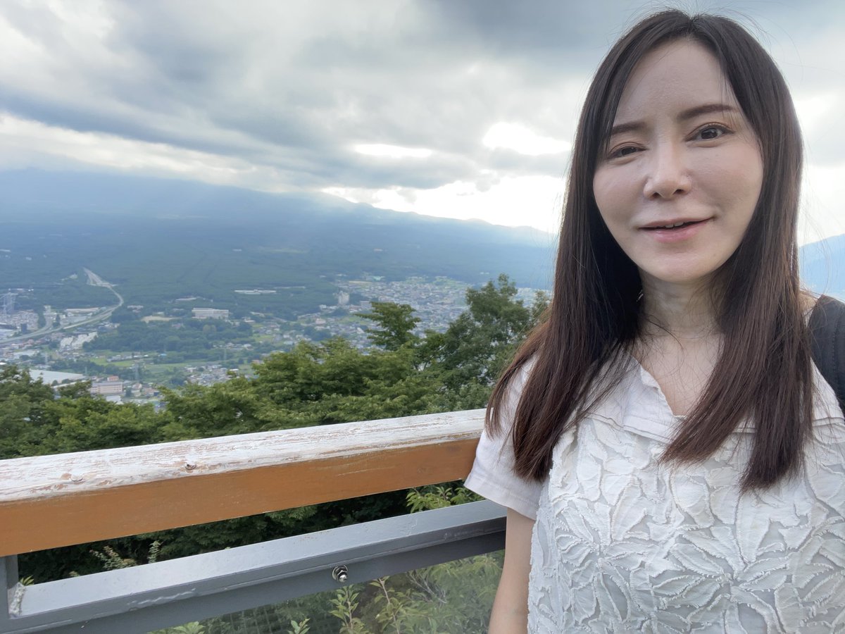 weekendumeko's tweet image. 左のみ埋没後、眼瞼下垂も解消！（写真は左右逆）凹み目も解消してやったー！と言いたいところだけど、流石にこの写真見たら左右差気になった😂悶絶。
写真は術後一週間の山梨県🗻
来週、右目もするわー
はてさてどれくらい左右差整うのか🙄
まぁいまよりパッチリするでしょう👌