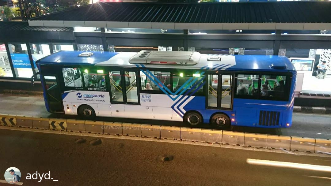 BuswayFansC's tweet photo. #Repost @adyd._ with @let.repost
• • • • • •
SAF-065
Volvo B11R 6x2
#Transjakarta #BuswayFansClub #AyoNaikTransjakarta #SAF #VolvoB11R #volvobusandtruckindonesia #VolvoBuses #SteadySafe https://t.co/qfeRe1IOFY