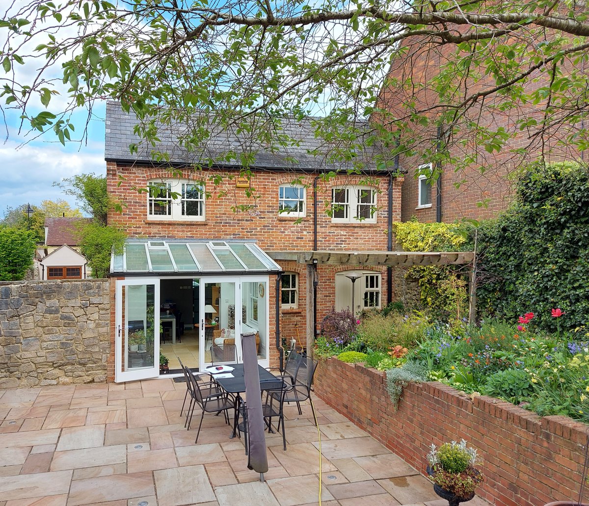 PCMS_design's tweet image. We are pleased to receive planning permission last week from Buckinghamshire Council for the construction of a part two-storey, part single-storey rear extension to an existing dwelling including the addition of two dormer windows, which is within a Conservation Area.
#planning