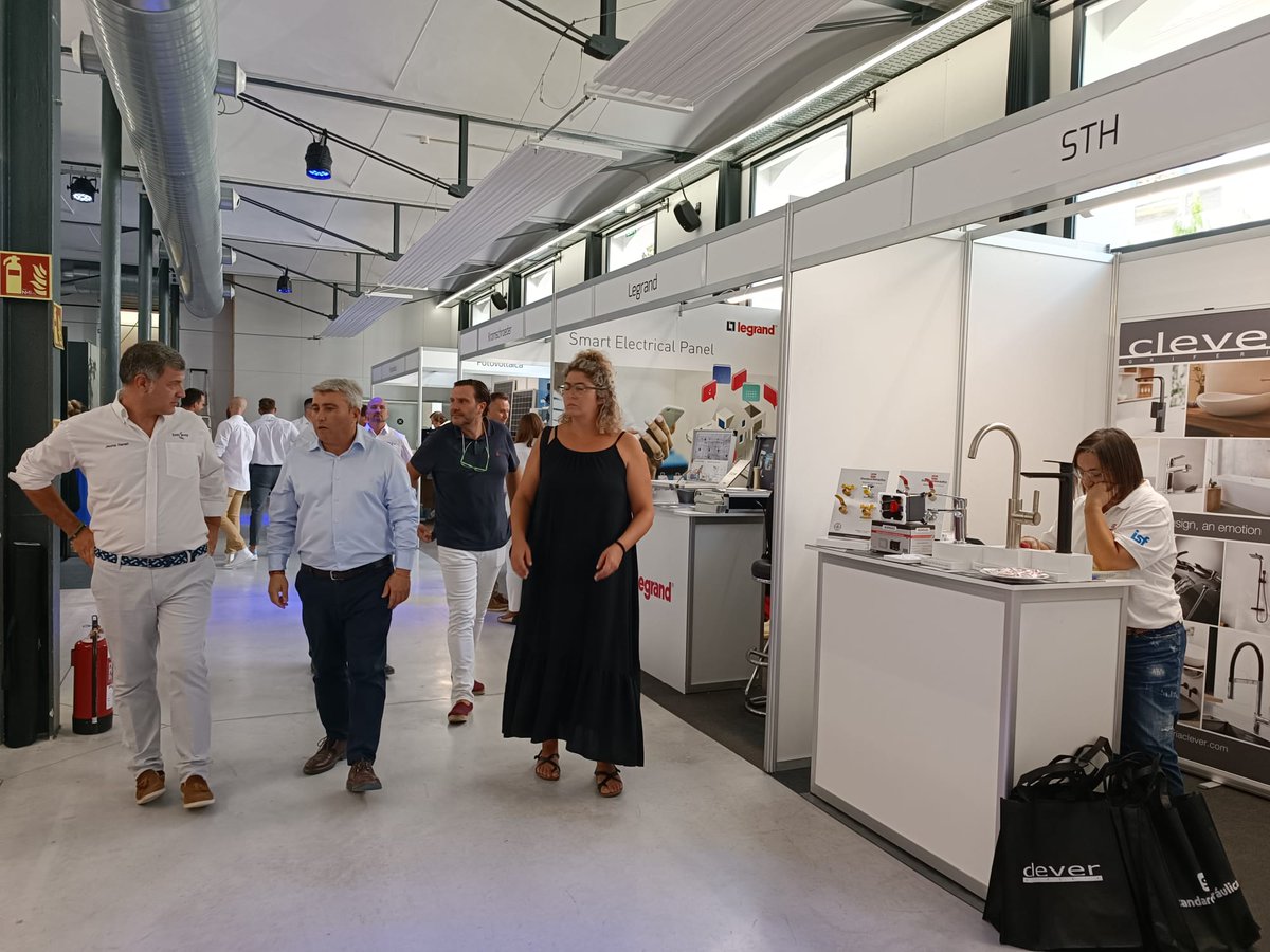 Virgilio_Moreno's tweet photo. Un orgull que l'empresa inquera @bonGrup celebri un any més la seva mostra de professionals a la @FabricaRamis. Enhorabona per la feina que feis. https://t.co/kdEnbKhW0S