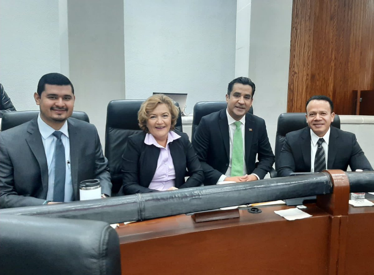 RobertoUlisesMP's tweet photo. ¡Buen día!🌞 

🏛 Iniciamos con la Sesión Solemne N.20 apertura del cuarto periodo extraordinario.

#TuCongreso cerca de ti 
 ¡Vamos a #LegislarContigo ! ✔ #LXIIILegislatura #SanLuisPotosí #SLP #LegislandoJuntos https://t.co/zKQIsCXU2y