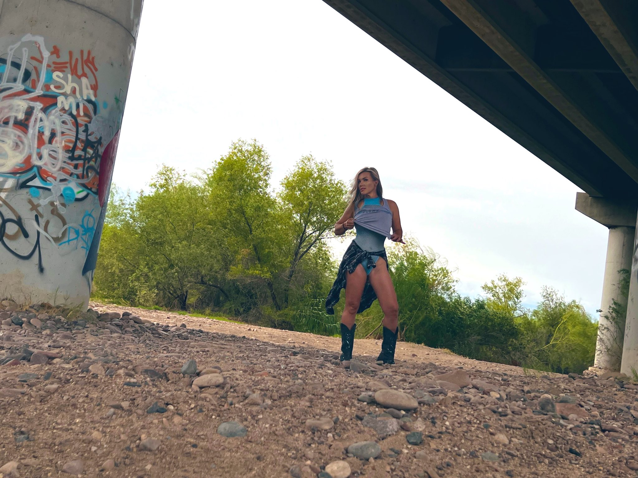 Azhntrgal (Carie) on Twitter: "Find me on other platforms by clicking