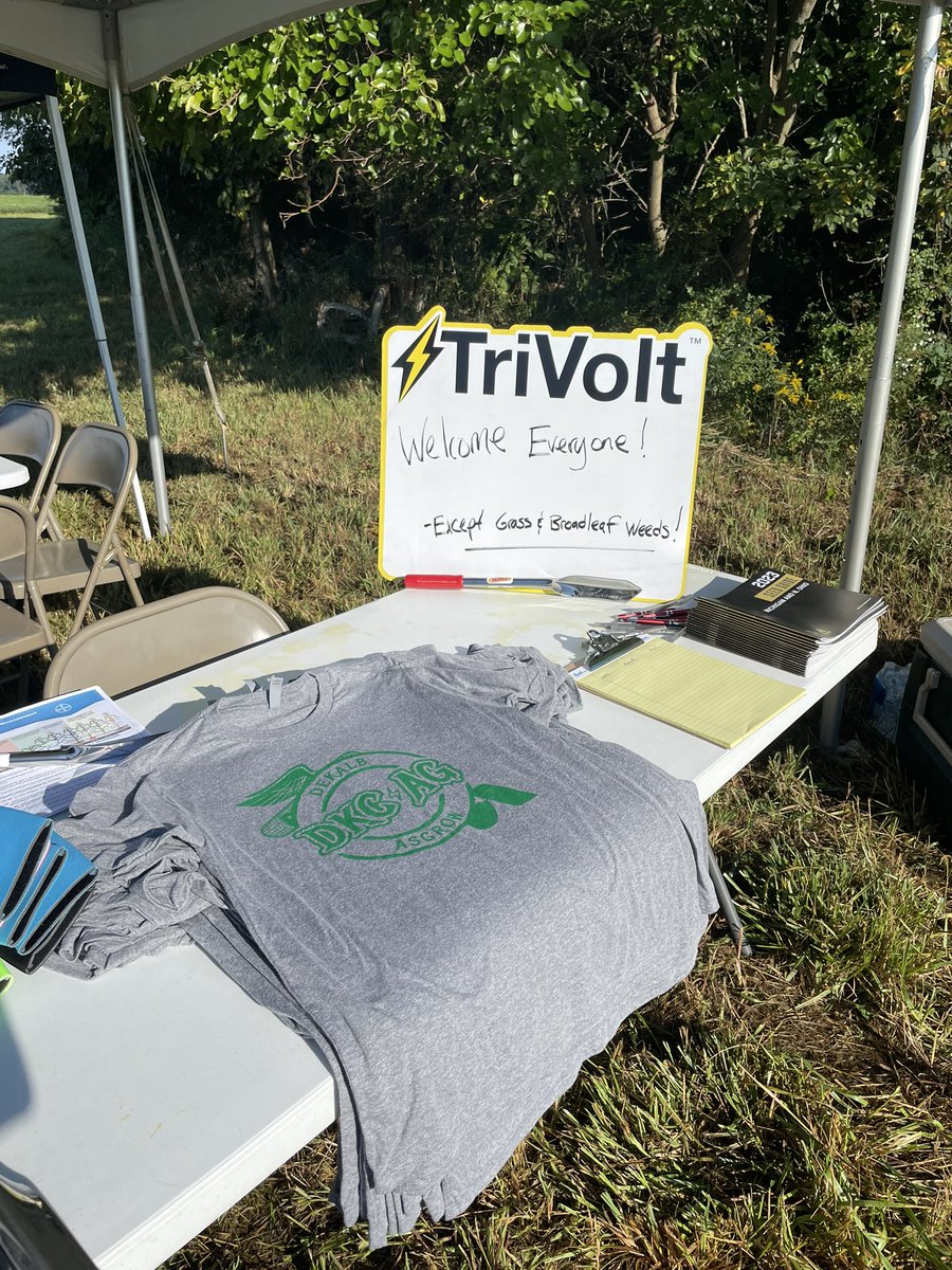 MSUMann's tweet image. Great weather for a plot day! Excited to work with retail partners to explore the entire Bayer portfolio for their growers. @DKCAS_MI @Asgrow_DEKALB @BayerCropProUS #Bayer4MI #WinningHasRoots