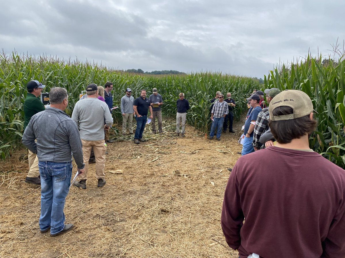 MSUMann's tweet image. Great weather for a plot day! Excited to work with retail partners to explore the entire Bayer portfolio for their growers. @DKCAS_MI @Asgrow_DEKALB @BayerCropProUS #Bayer4MI #WinningHasRoots