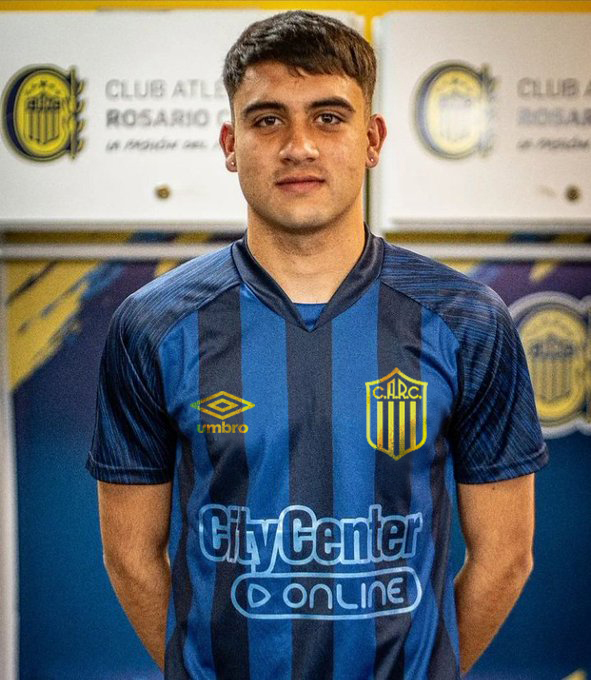 InventivaC's tweet photo. La camiseta me va a terminar gustando pero diganme si con este pequeño detalle no quedaba sublime https://t.co/qgFNOxRlu1