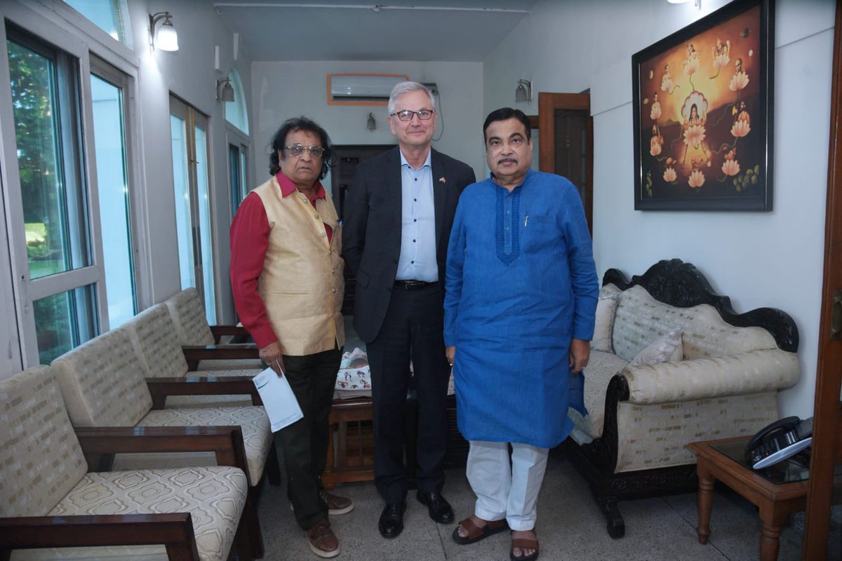 homi_Hydrogen's tweet image. Thank you for the encouraging &amp;amp; enlightening meeting @nitin_gadkari ji with our Director @STURLE2010 

We commit to bring GW scale #Electrolyser manufacturing to India &amp;amp; to make 🇮🇳 a leader in #GreenHydrogen value chain 

#GH2NOW #FuelCellNOW #AtmanirbharBharat #MakeInIndia